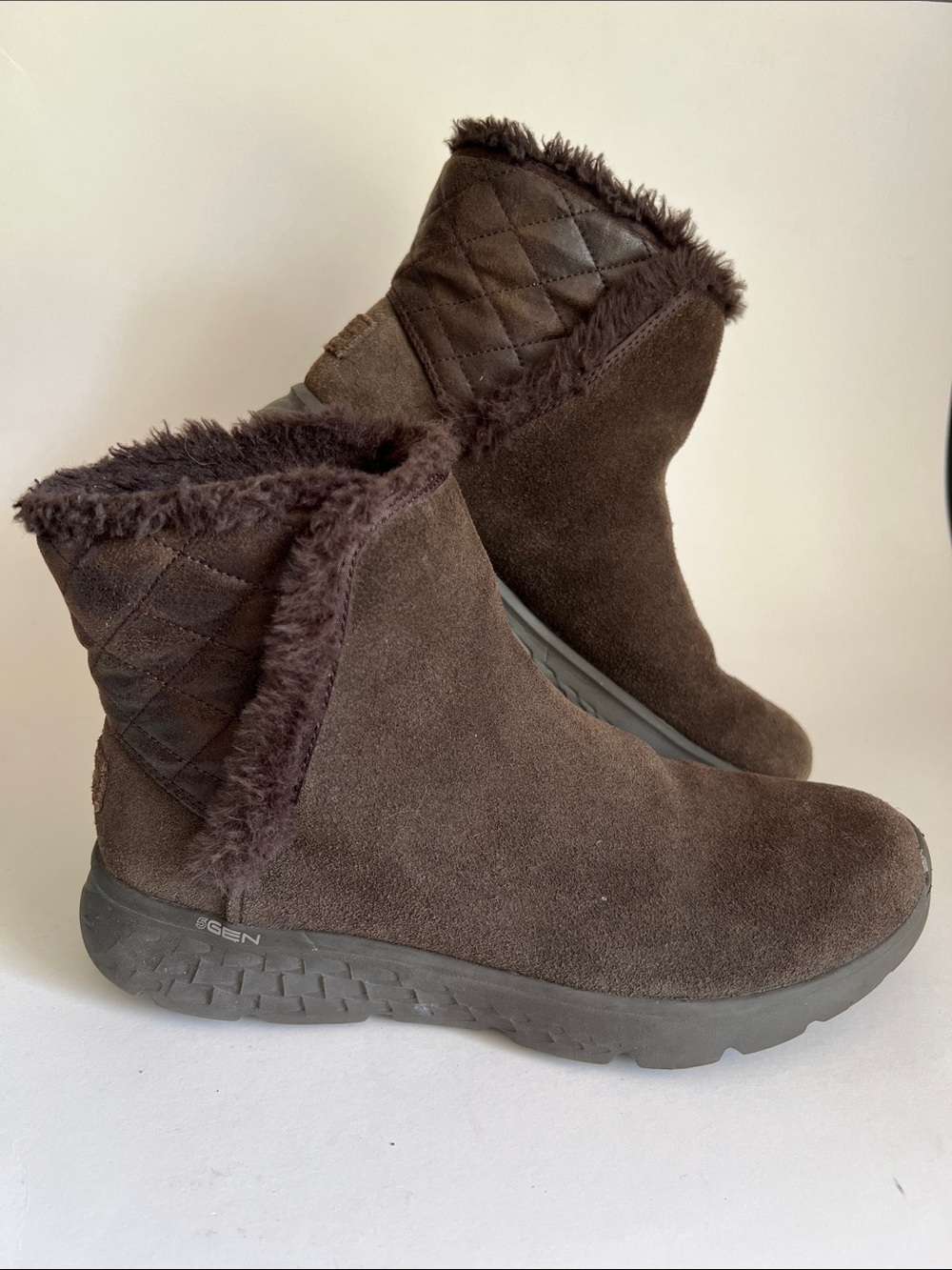 Sketchers GoGa Mat Women’s Brown Fleece-Lined Suede Ankle Boots